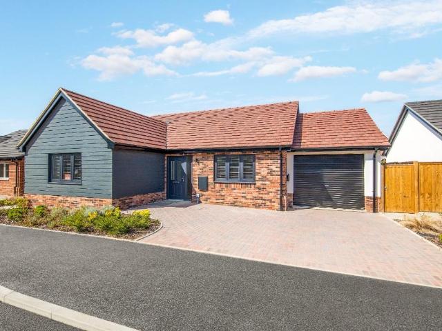 3 bedroom detached bungalow for sale