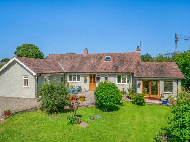3 bedroom detached bungalow for sale