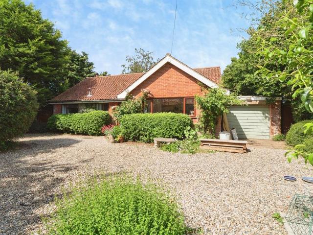 3 bedroom detached bungalow for sale
