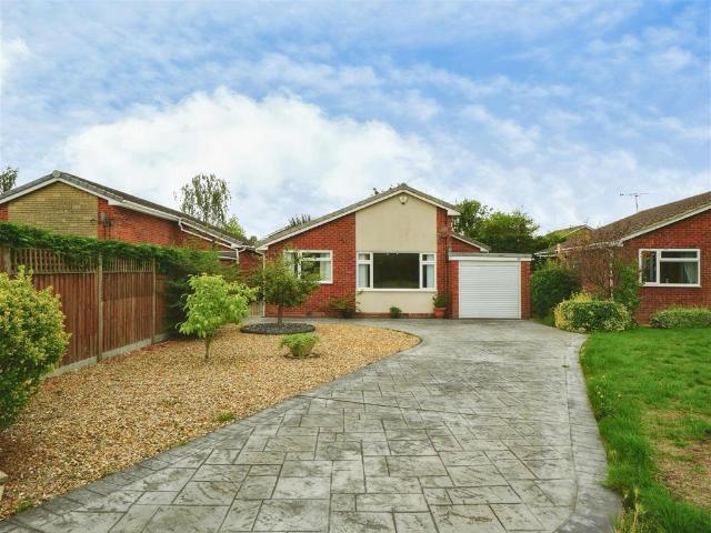3 bedroom detached bungalow for sale