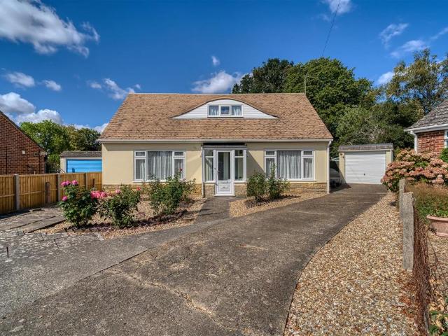 3 bedroom detached bungalow for sale