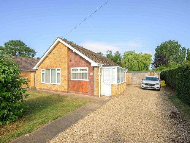 2 bedroom detached bungalow for sale