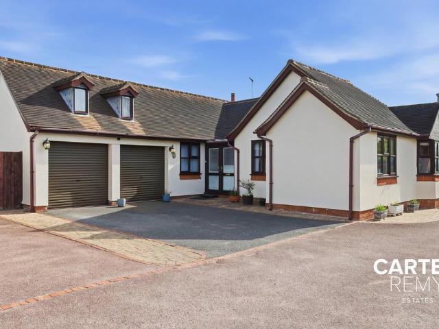 3 bedroom detached bungalow for sale