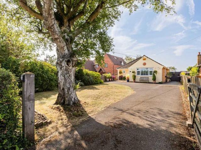 3 bedroom detached bungalow for sale