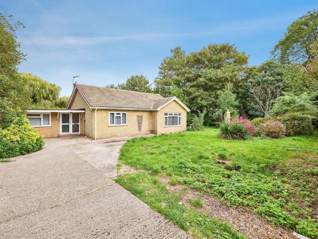 3 bedroom detached bungalow for sale