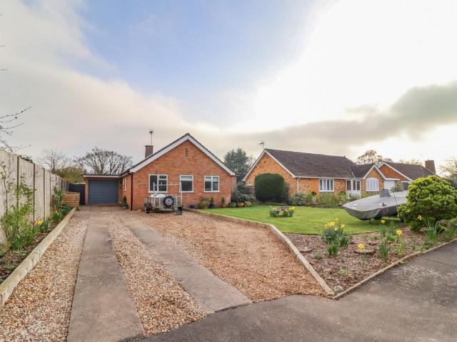 3 bedroom detached bungalow for sale