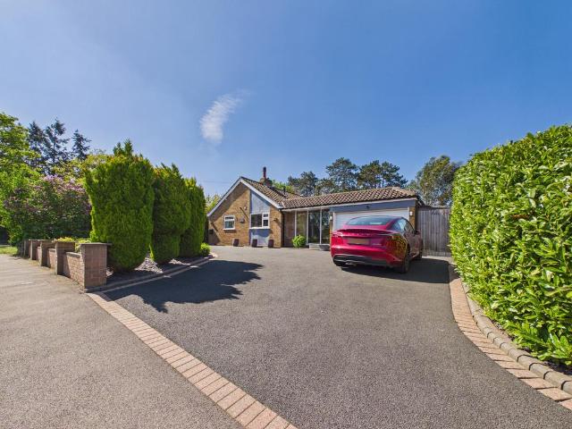 3 bedroom detached bungalow for sale