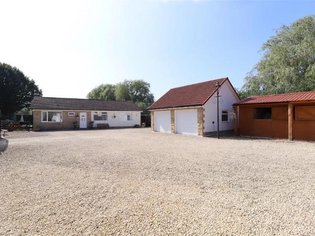 3 bedroom detached bungalow for sale
