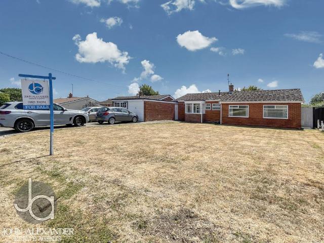 3 bedroom detached bungalow for sale