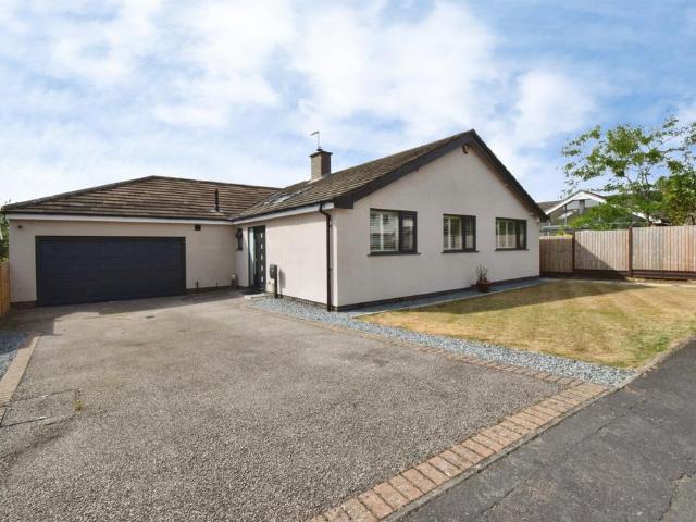 3 bedroom detached bungalow for sale