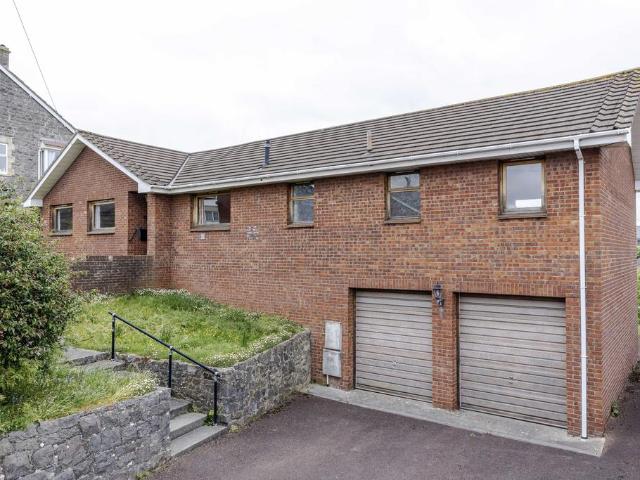 4 bedroom detached bungalow for sale