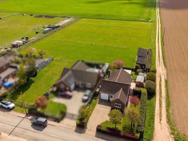 3 bedroom detached bungalow for sale