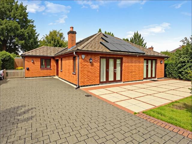 3 bedroom detached bungalow for sale
