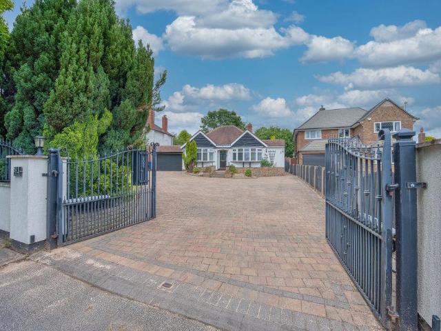 3 bedroom detached bungalow for sale