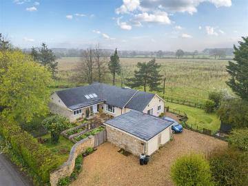 4 bedroom detached bungalow for sale