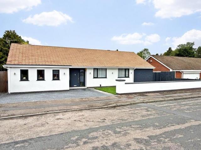 3 bedroom detached bungalow for sale