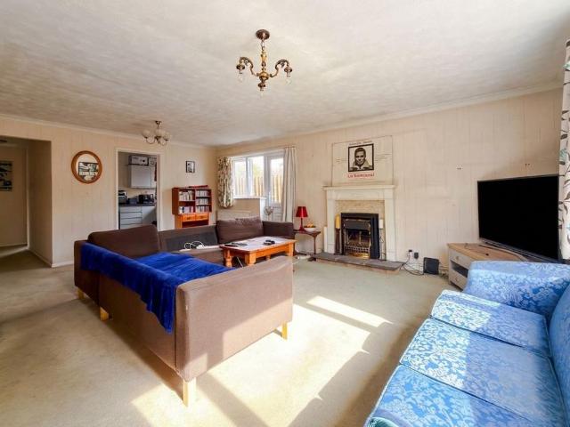 3 bedroom detached bungalow for sale