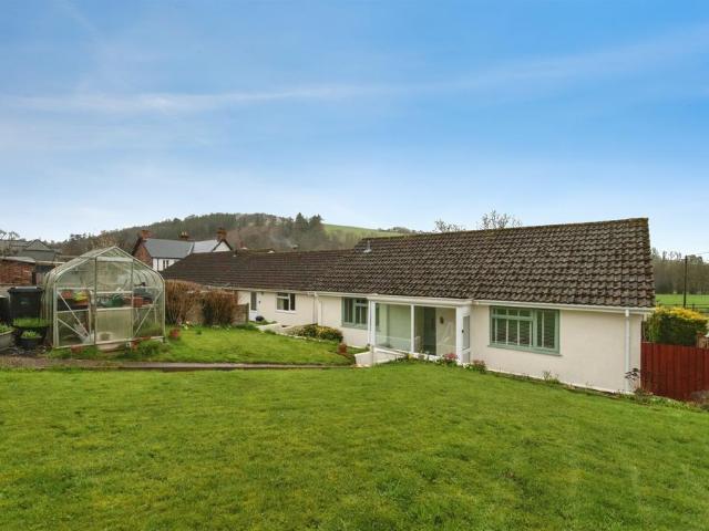3 bedroom detached bungalow for sale
