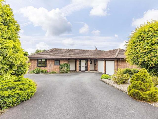 3 bedroom detached bungalow for sale