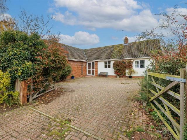 3 bedroom detached bungalow for sale