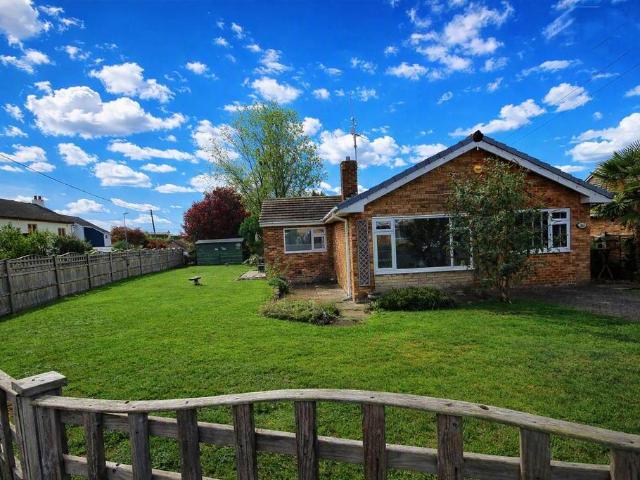 3 bedroom detached bungalow for sale
