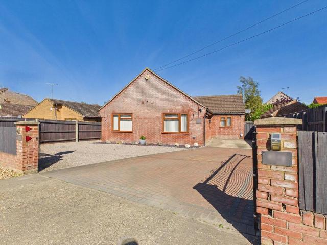 3 bedroom detached bungalow for sale