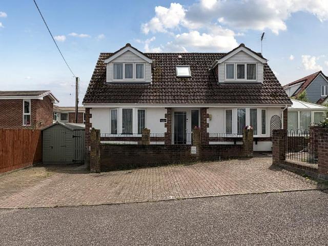 2 bedroom detached bungalow for sale