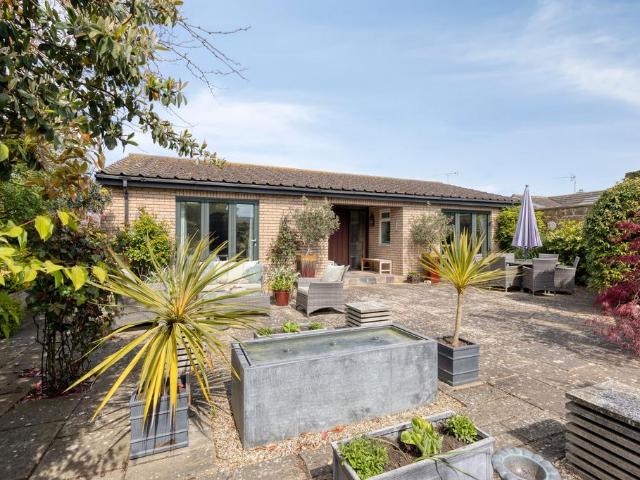 3 bedroom detached bungalow for sale
