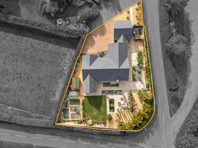 3 bedroom detached bungalow for sale