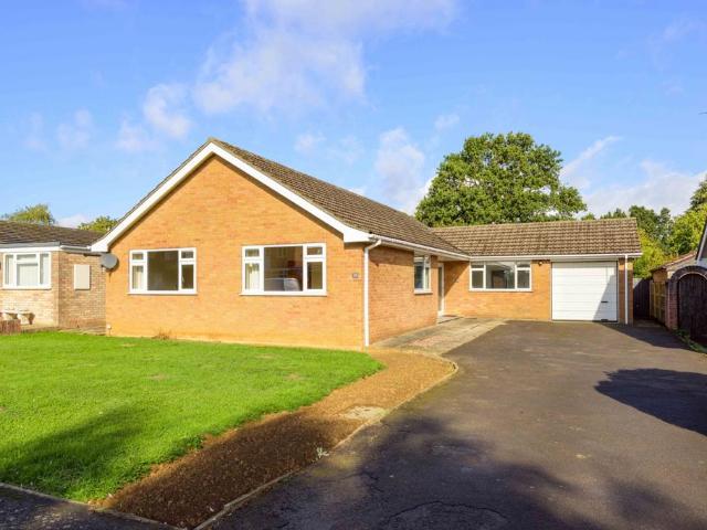 3 bedroom detached bungalow for sale