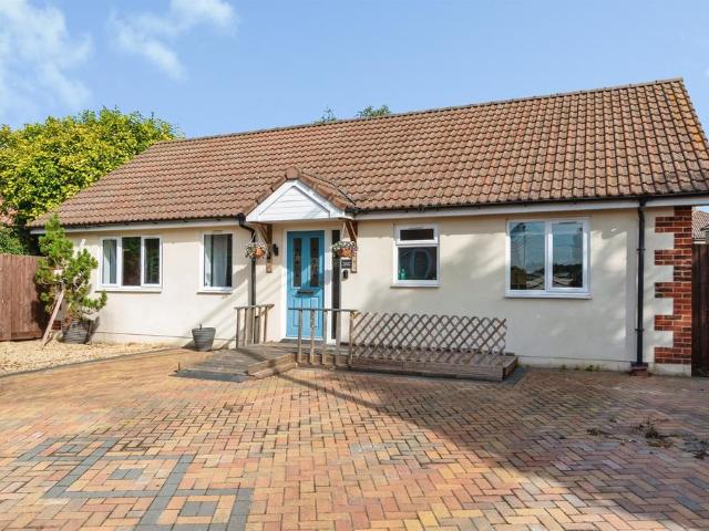 3 bedroom detached bungalow for sale
