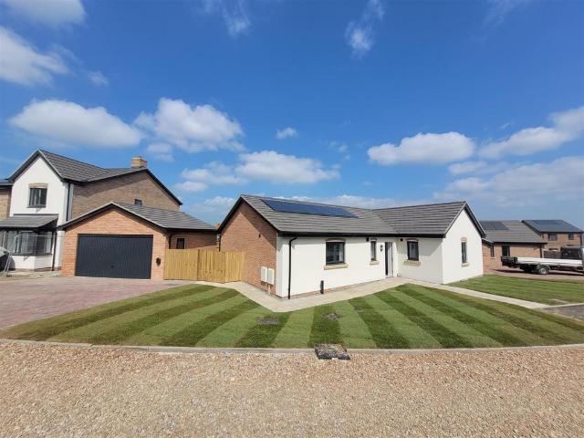 3 bedroom detached bungalow for sale