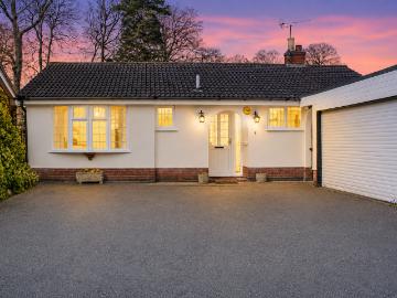 3 bedroom detached bungalow for sale