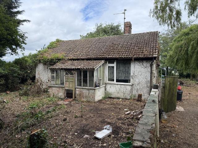 3 bedroom detached bungalow for sale