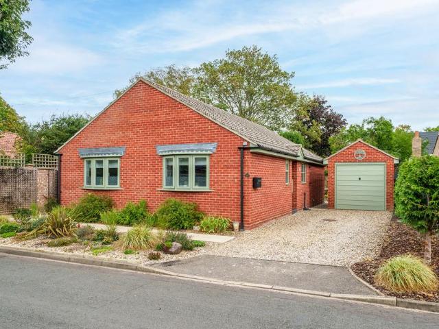 3 bedroom detached bungalow for sale