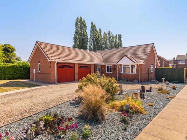 3 bedroom detached bungalow for sale