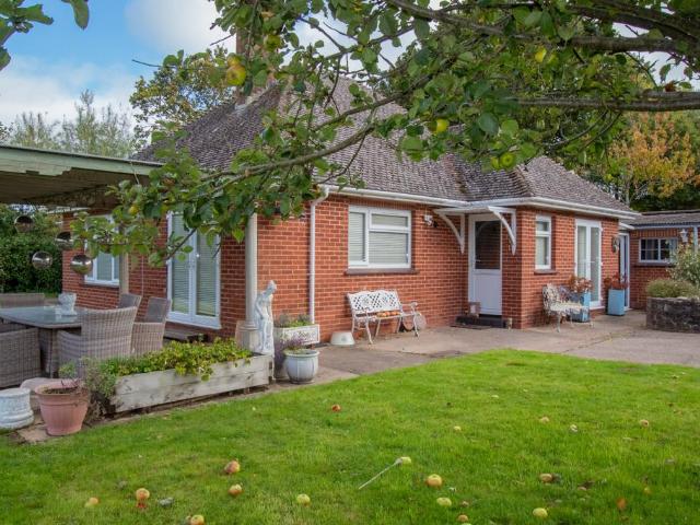 3 bedroom detached bungalow for sale