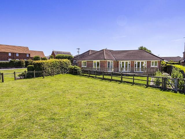 3 bedroom detached bungalow for sale