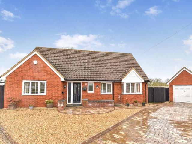 3 bedroom detached bungalow for sale