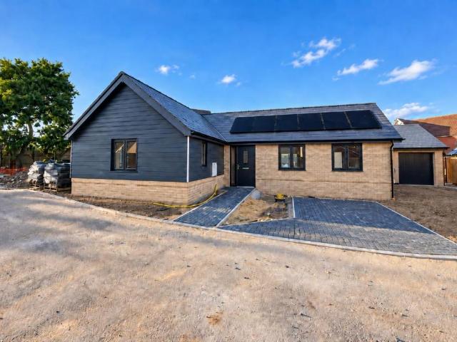 3 bedroom detached bungalow for sale