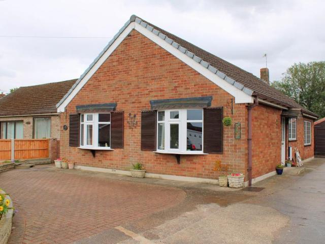 3 bedroom detached bungalow for sale