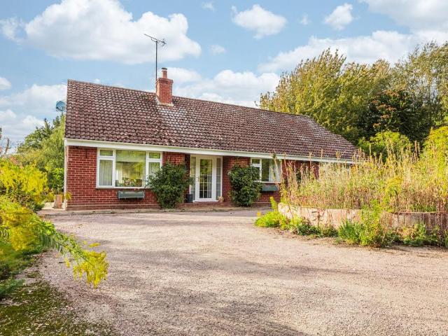 3 bedroom detached bungalow for sale