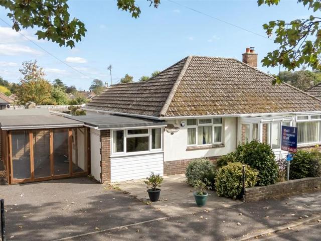 3 bedroom detached bungalow for sale