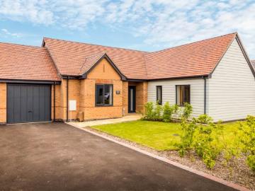 3 bedroom detached bungalow for sale