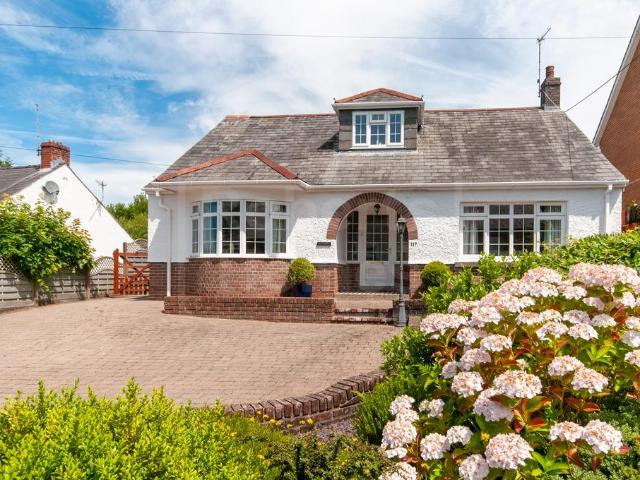 3 bedroom detached bungalow for sale