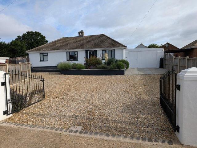 3 bedroom detached bungalow for sale