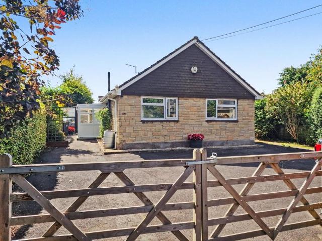 3 bedroom detached bungalow for sale