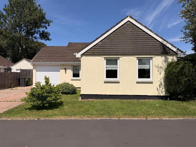 3 bedroom detached bungalow for sale