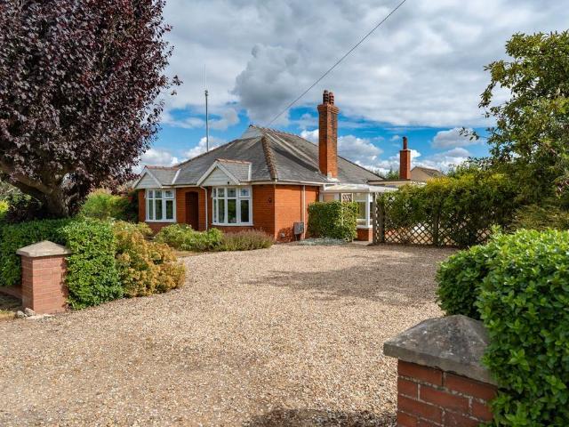 3 bedroom detached bungalow for sale