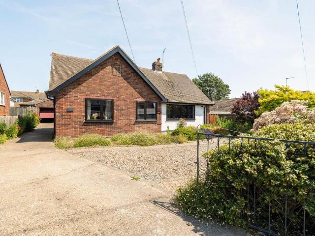 3 bedroom detached bungalow for sale